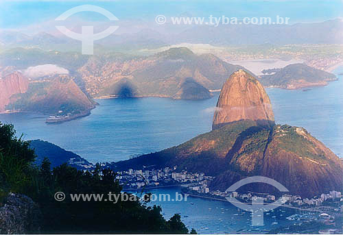  Sugar Loaf (*) Mountain with Niteroi city in the background - Rio de Janeiro city - Rio de Janeiro state - Brazil  *Commonly called Sugar Loaf Mountain, the entire rock formation also includes Urca Mountain and Sugar Loaf itself (the taller of the t 