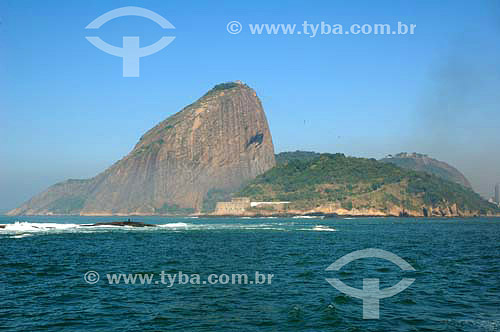  Suggar loaf as view from Guanabara Bay - Rio de Janeiro city - Rio de Janeiro state - Brazil - August 2006 