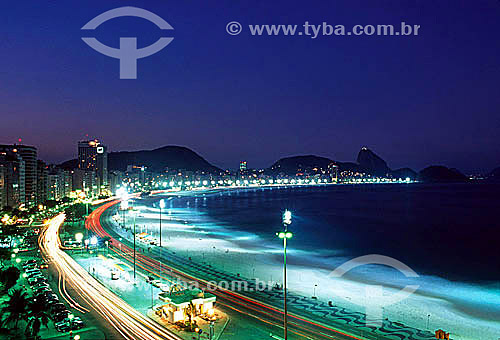  Aerial view of lights of cars moving along Copacabana Beach by night with Sugar Loaf Mountain in the background - Rio de Janeiro city - Rio de Janeiro state - Brazil 