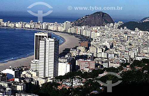  Aerial view of buildings in the neighborhood of Copacabana with the Atlantic Ocean in the background - Rio de Janeiro city - Rio de Janeiro state - Brazil 