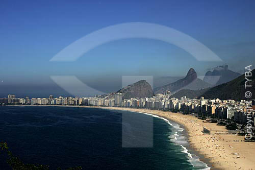  Copacabana Beach, with Morro dos Dois Irmaos (Two Brothers Mountain) and Rock of Gavea in the background  - Rio de Janeiro city - Rio de Janeiro state (RJ) - Brazil