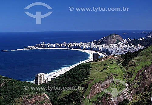  Aerial view of Copacabana Beach with the Forte de Copabacana (Copacabana Fort) jutting into the Atlantic Ocean to the left - Rio de Janeiro city - Rio de Janeiro state - Brazil 