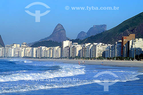  Copacabana Beach, with Morro dos Dois Irmaos (Two Brothers Mountain) and Rock of Gavea* in the background - Rio de Janeiro city - Rio de Janeiro State - Brazil   * The Rock of Gavea and the Two Brothers Mountain are National Historic Sites since 08- 