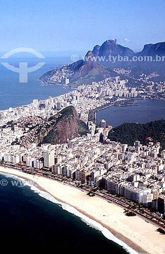  Copacabana Beach, Rodrigo de Freitas Lagoon and Ipanema Beach in the background to the left - Rio de Janeiro city - Rio de Janeiro state - Brazil 