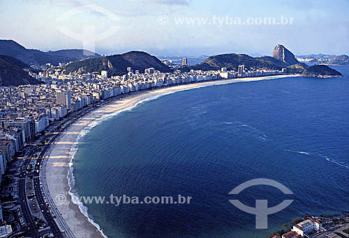  Aerial view of Copacabana Beach with the Sugar Loaf Mountain in the background - Rio de Janeiro city - Rio de Janeiro state - Brazil 