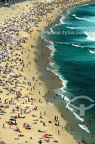 Aerial view of people at Ipanema Beach - Rio de Janeiro city - Rio de Janeiro state - Brazil 
