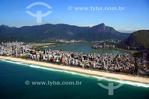  Aerial view of Ipanema beach with Rodrigo de Freitas Lagoon (Lagoa Rodrigo de Freitas) in the background - Rio de Janeiro city - Rio de Janeiro state - Brazil - November 2006 