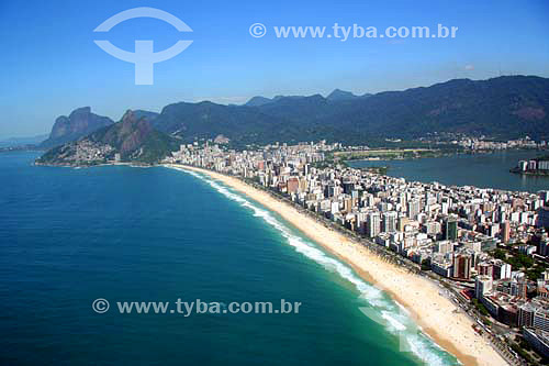  Aerial view of Ipanema and Leblon neighborhood, Morro Dois Irmãos (Two Brothers Mountain and Pedra da Gavea (Rock of Gavea) in the background - Rio de Janeiro city - Rio de Janeiro state - Brazil - November 2006 