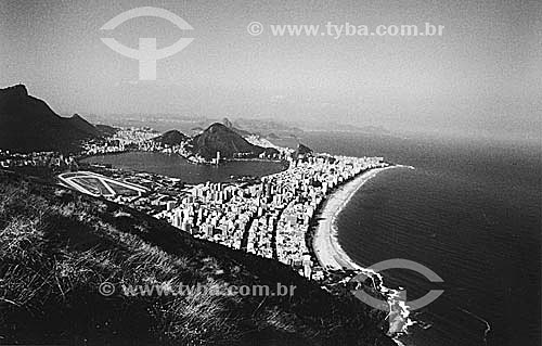  View from Morro dos Dois Irmaos (Two Brothers Mountain). From bottom to top on the right: Niemeyer Avenue, the beachs of Leblon, Ipanema and Arpoador, and Rock of Arpoador against the Atlantic Ocean  - Rio de Janeiro city - Rio de Janeiro state (RJ) - Brazil