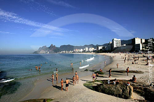  Ipanema Beach with the Morro Dois Irmaos (Two Brothers Mountain) in the background  - Rio de Janeiro city - Rio de Janeiro state (RJ) - Brazil