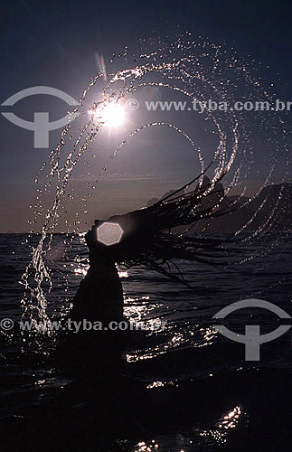  Light effect made by the movement of a woman flipping her hair in front of the sun on Ipanema Beach - Rio de Janeiro city - Rio de Janeiro state - Brazil 