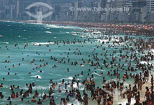  Ipanema Beach crowded with people - Rio de Janeiro city - Rio de Janeiro state - Brazil 