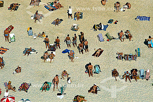  Aerial view of people on Ipanema Beach - Rio de Janeiro city - Rio de Janeiro state - Brazil 