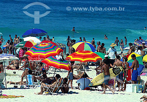  Beach scene: sunbathers, surfers, vendors, and umbrellas on Ipanema Beach - Rio de Janeiro city - Rio de Janeiro state - Brazil 