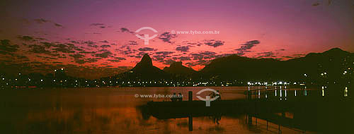  Rodrigo de Freitas lagoon at sunset - Rio de Janeiro city - Rio de Janeiro state - Brazil 