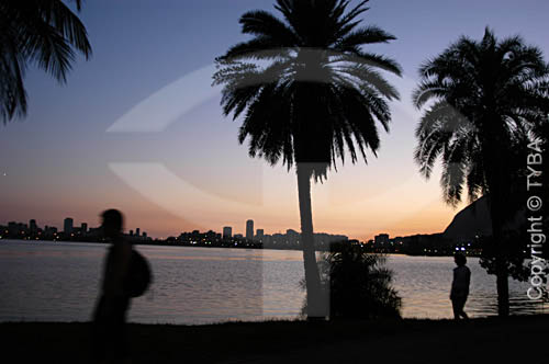  Man walking at Lagoa Rodrigo de Freitas (Rodrigo de Freitas Lagoon)* - Rio de Janeiro city - Rio de Janeiro state - Brazil   *National Historic Site since 06-19-2000. 