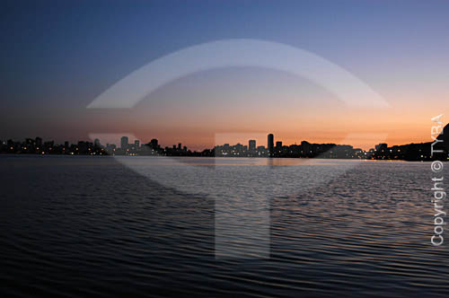  Sunset at Lagoa Rodrigo de Freitas (Rodrigo de Freitas Lagoon)* - Rio de Janeiro city - Rio de Janeiro state - Brazil   *National Historic Site since 06-19-2000. 