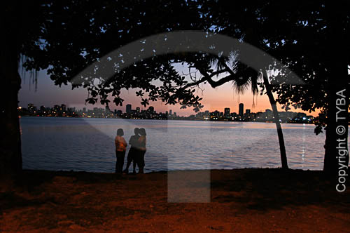  Sunset at Lagoa Rodrigo de Freitas (Rodrigo de Freitas Lagoon)* - Rio de Janeiro city - Rio de Janeiro state - Brazil *National Historic Site since 06-19-2000. 