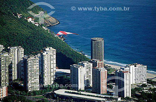  Hang glider flying above the buildings of the neighborhood of Sao Conrado and Fashion Mall - Rio de Janeiro city - Rio de Janeiro state - Brazil 