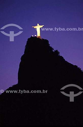  The brightly illuminated Cristo Redentor (Christ the Redeemer) on top of the silhouette of Morro do Corcovado (Corcovado Mountain) at twilight - Rio de Janeiro city - Rio de Janeiro state - Brazil 
