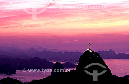  Cristo Redentor (Christ the Redeemer), the Sugar Loaf Mountain and Guanabara Bay at sunset - Rio de Janeiro city - Rio de Janeiro state - Brazil 