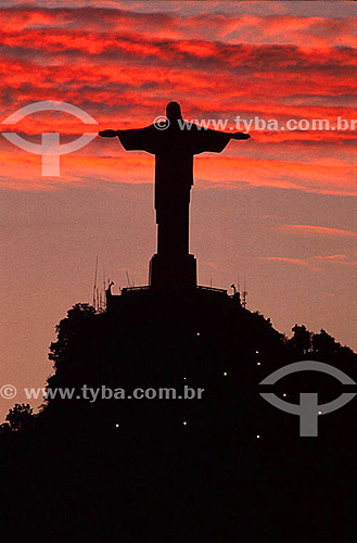  Silhouette of Cristo Redentor (Christ the Redeemer) atop Morro do Corcovado (Corcovado Mountain) at dawn - Rio de Janeiro city - Rio de Janeiro state - Brazil 