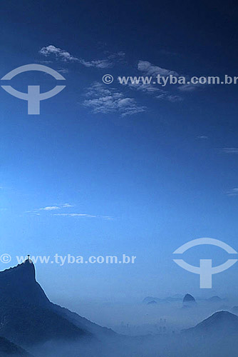  Cristo Redentor (Christ the Redeemer) at Morro do Corcovado (Corcovado Mountain) to the left and Sugar Loaf Mountain to the right with the tops of buildings extending above the cloudline in between - Rio de Janeiro city - Rio de Janeiro state - Braz 