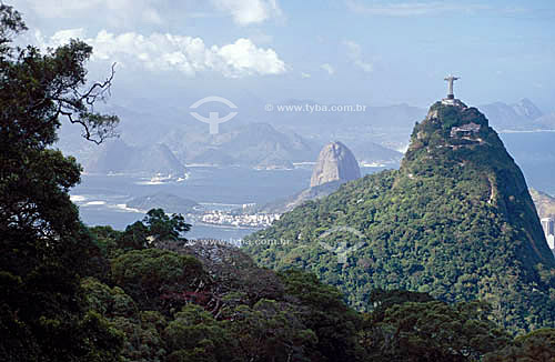  Corcovado Mountain seen from Paineiras at Tijuca National Park with Sugar Loaf Mountain and Niteroi city in the background - Rio de Janeiro city - Rio de Janeiro state - Brazil 