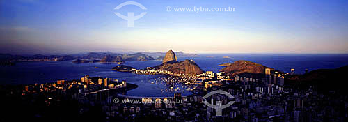  Panoramic view of Sugar Loaf Mountain* with the neighborhood of Urca at its baseand the entrance to Guanabara Bay as seen from Mirante Dona Marta (Dona Marta Overlook). In the foreground are buildings on Botafogo Cove and parte of Flamengo Beach, wi 