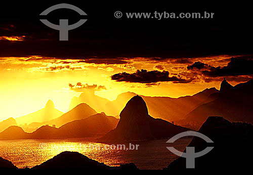  Sunset over the mountains of Rio de Janeiro, reflecting on Guanabara Bay - Rio de Janeiro state - Brazil 