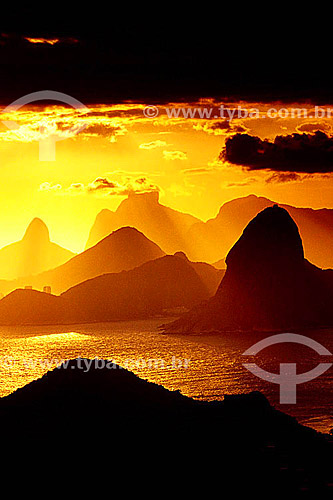  Sunset over the mountains of Rio de Janeiro, reflecting on Guanabara Bay - Rio de Janeiro state - Brazil 