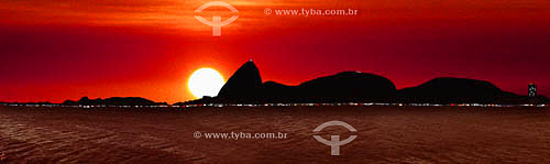  Panoramic view of Sugar Loaf Mountain as seen from Aterro do Flamengo at sunrise -  Rio de Janeiro city - Rio de Janeiro state - Brazil 