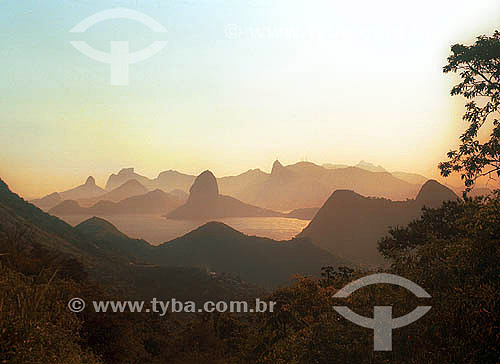  Mountains silhouettes of Rio de Janeiro city as seen from Niteroi city - Rio de Janeiro state - Brasil 