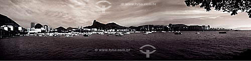  Panoramic view of the Cristo Redentor (Christ the Redeemer) on Corcovado Mountain as seen from the Urca district with boats on Guanabara Bay and buildings along Botafogo and Flamengo beaches - Rio de Janeiro city - Rio de Janeiro state - Brazil 