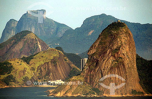  View of the Sugar Loaf Mountain (1), showing the Morro Cara de Cao Mountain in the foreground; at the left is the Praia Vermelha (Red Beach), followed by the Morro da Babilonia (Babylonia Mountain) (2) in the background Pedra da Gávea (Rock of Gavea 
