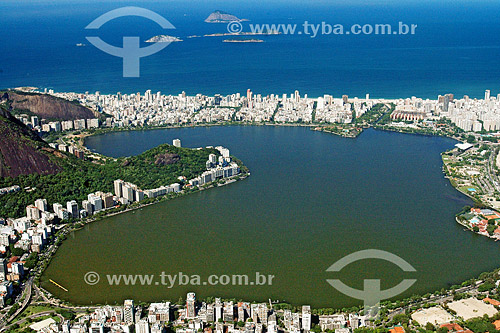  Aerial view of Lagoa Rodrigo de Freitas (Rodrigo de Freitas Lagoon)* with the buildings of Jardim Botanico (Botanical Gardens) neighbourhood below it; the buildings of Ipanema and Leblon neighbourhoods above it; and the Cagarras Islands in the Atlan 