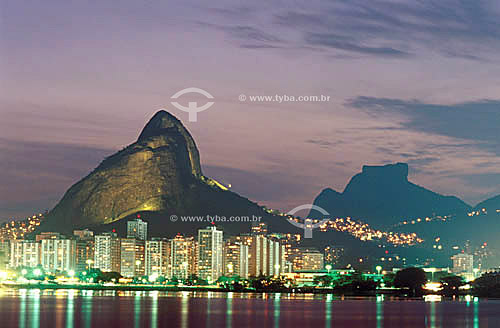  Rodrigo de Freitas Lagoon, Two Brothers Hill and Gavea Rock(*) in the background at night - Rio de Janeiro city - Rio de Janeiro state - Brazil  * The Two Brothers Hill and Gavea Rock are National Historical Sites since 08-08-1973  