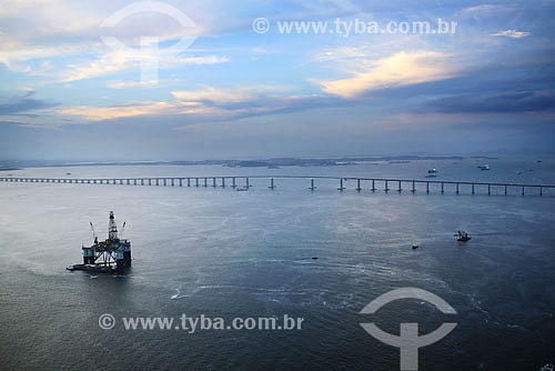  Aerial view of Guanabara Bay with Rio-Niteroi bridge on the background - Rio de Janeiro city - Rio de Janeiro state - Brazil 