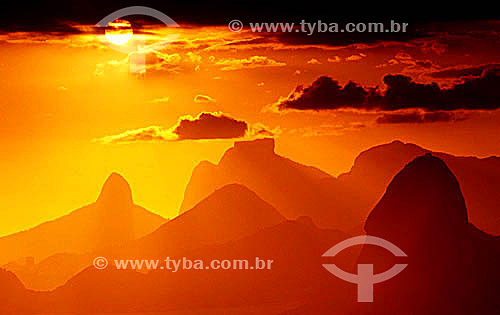  Sunset over the mountains of Rio de Janeiro city - Rio de Janeiro state - Brazil 