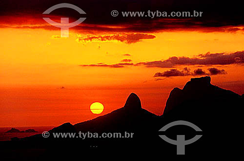  Sunset over the mountains of Rio de Janeiro city - Rio de Janeiro state - Brazil 