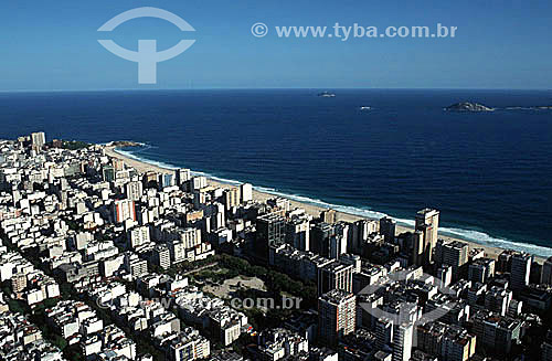  Aerial view of the buildings of the neighborhood of Ipanema, with Praça Nossa Senhora da Paz (Our Lady of Peace Square) in the center, and the beach leading to Rock of Arpoador, which juts out into the Atlantic Ocean to the left - Rio de Janeiro cit  - Rio de Janeiro city - Rio de Janeiro state (RJ) - Brazil