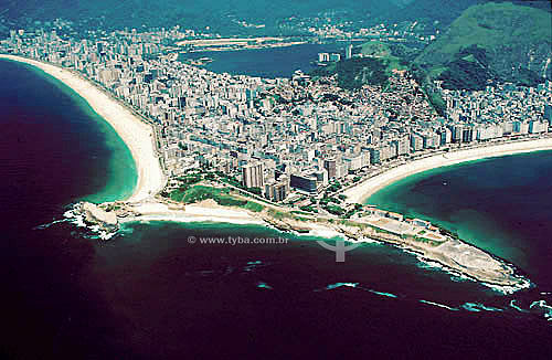  Aerial view of  Copacabana, Ipanema and Arpoador neighborhoods with the Rodrigo de Freitas Lagoon in the background - Rio de Janeiro city - Rio de Janeiro state - Brazil 