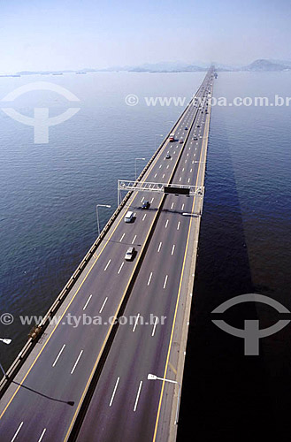 Aerial view of the Rio-Niteroi Bridge* in Guanabara Bay - Rio de Janeiro city - Rio de Janeiro state - Brazil  * Inaugurated in 1974, the official name of the Rio-Niteroi Bridge is Ponte Presidente Costa e Silva (Presidente Costa e Silva Bridge). 