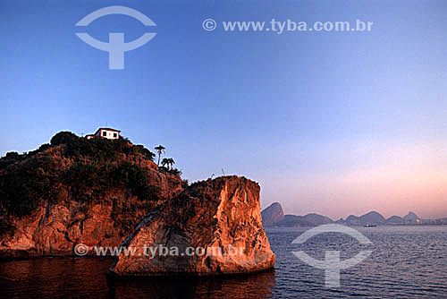  Boa Viagem Beach with Sugar Loaf Mountain in the central background - Niteroi city - Rio de Janeiro state - Brazil 