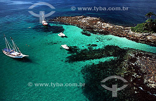  Aerial view of tourist and fishing boats anchored along an island in Angra dos Reis - Costa Verde (Green Coast) - Rio de Janeiro state - Brazil 