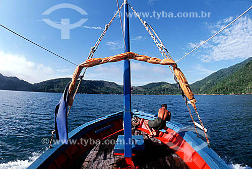  Man sitting in the bow of a fishing boat - Ilha Grande (Big Island) - APA dos Tamoios (Tamoios Ecological Reserve) - Costa Verde (Green Coast) - Angra dos Reis city - Rio de Janeiro state - Brazil 