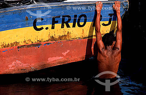  Man with boat - Cabo Frio city - Costa do Sol (Sun Coast) - Regiao dos Lagos (Lakes Region) - Rio de Janeiro state - Brazil 