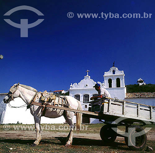  Man with horse-drawn wagon in front of the Convento e Igreja Nossa Senhora dos Anjos (Our Lady of the Angels Convent and Church) (*) in Largo de Santo Antonio (Saint Anthony Square) at the top of Morro da Guia (Mount of the Guide) - Cabo Frio city - 