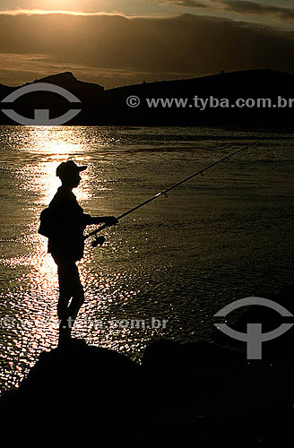 Silhouette of a man fishing at sunset on Boca da Barra (Mouth of Barra) - Cabo Frio city - Costa do Sol (Sun Coast) - Regiao dos Lagos (Lakes Region) - Rio de Janeiro state - Brazil 
