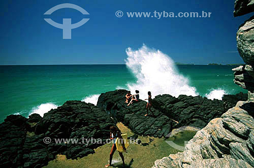  Teenagers on the rocks of Praia de Geriba (Geriba Beach) - Buzios city - Costa do Sol (Sun Coast) - Regiao dos Lagos (Lakes Region) - Rio de Janeiro state - Brazil 